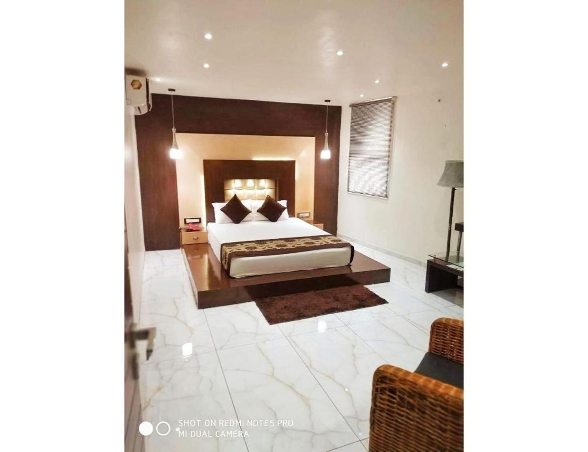 Hotel The Royal, Sehore Ngoại thất bức ảnh