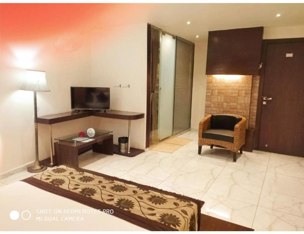 Hotel The Royal, Sehore Ngoại thất bức ảnh